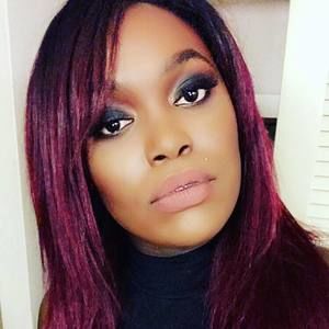 Meet your Posher, Joelle